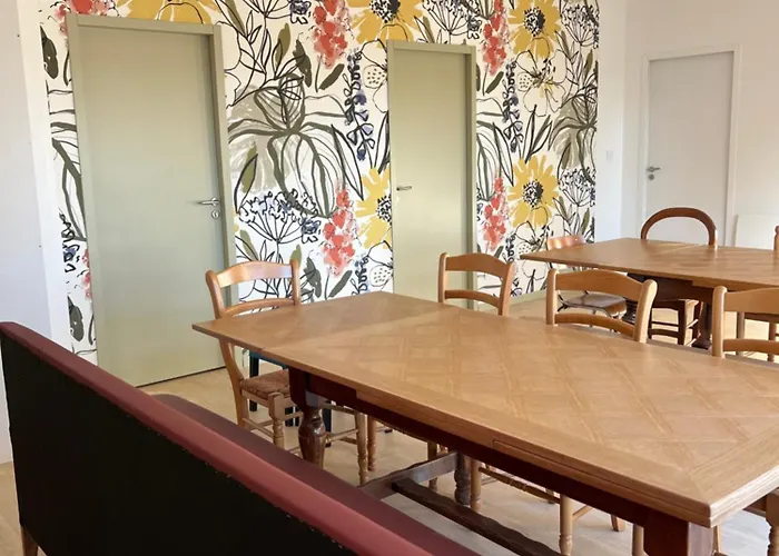 Alojamento de Acomodação e Pequeno-almoço Chez Marie Et Dany 3*