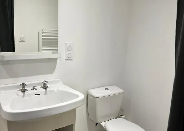 Alojamento de Acomodação e Pequeno-almoço Chez Marie Et Dany 3*